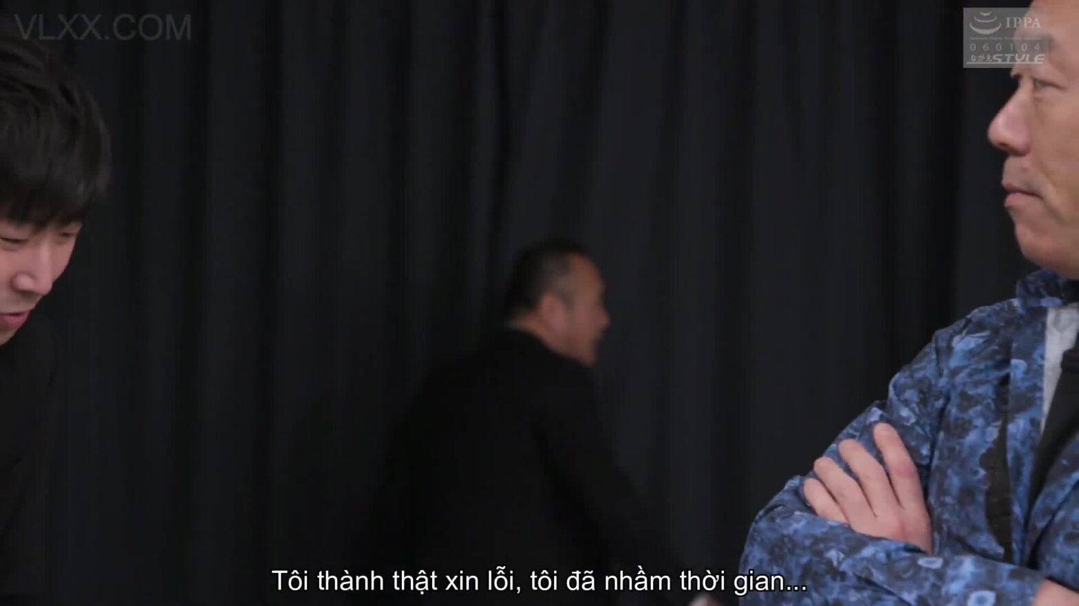 Cô giáo trẻ phạt học sinh bằng cách doggy trong phòng giáo viên, bắn tinh đầy tử cung