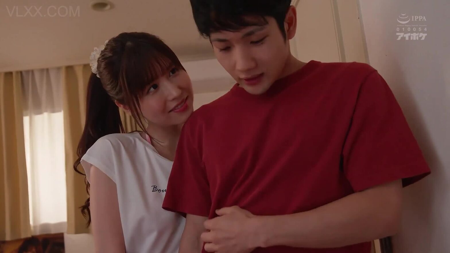 Cô nàng yoga eo thon nhỏ, mông cong vểnh. Huấn luyện viên ép tư thế doggy, liếm lồn rồi đụ lỗ đít.