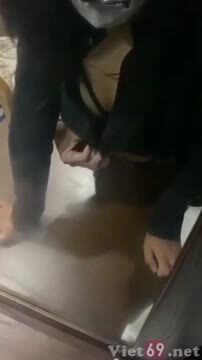 Mẹ bạn gái ngủ trưa, con rể lén địt nhẹ nhàng