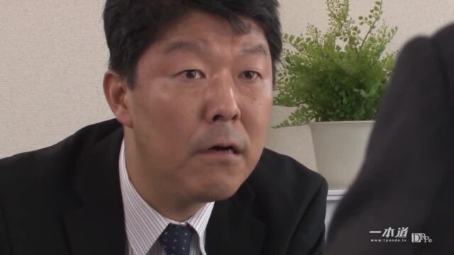 Vợ trẻ ngoại tình hàng xóm cu bự, rên xin đụ lồn mạnh hơn chồng vô dụng