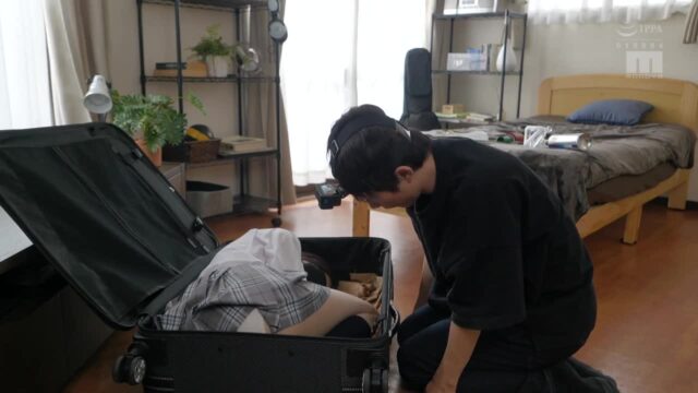 Thư ký váy bó ngồi lên đùi sếp, rung lồn đến xuất tinh đầy