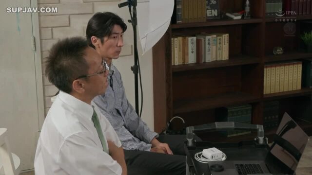 Ca sĩ thần tượng tổ chức fan meeting riêng, fan được bắn tinh vào miệng