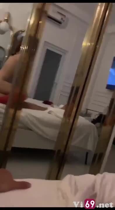 Chị họ lớn tuổi dạy em họ cách làm tình thật sự